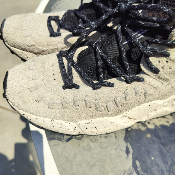 Stylish Men's Athletic Shoes in Black and Tan - Picture 14 of 15